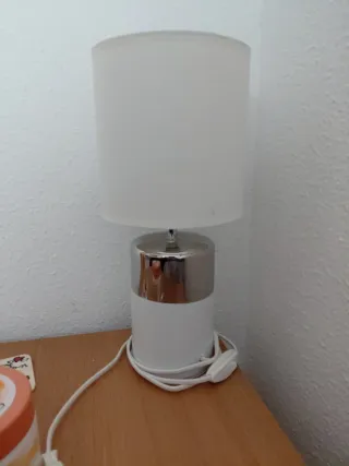 2 Lámparas de mesita de noche plateada y blanca