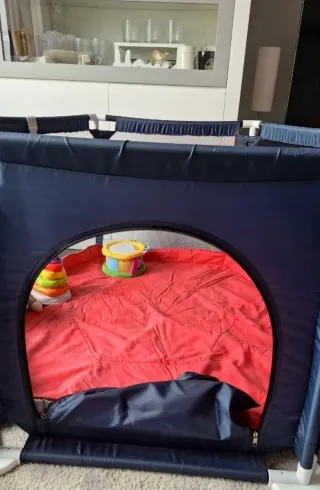 Parque infantil con alfombra