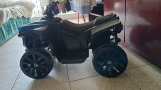 Quad infantil azul y negro