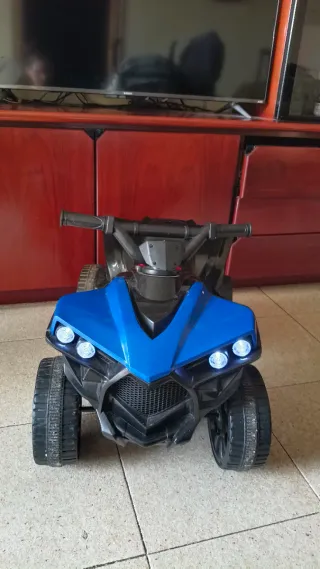 Quad infantil azul y negro