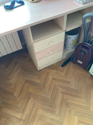 Habitación puente con escritorio y cajones