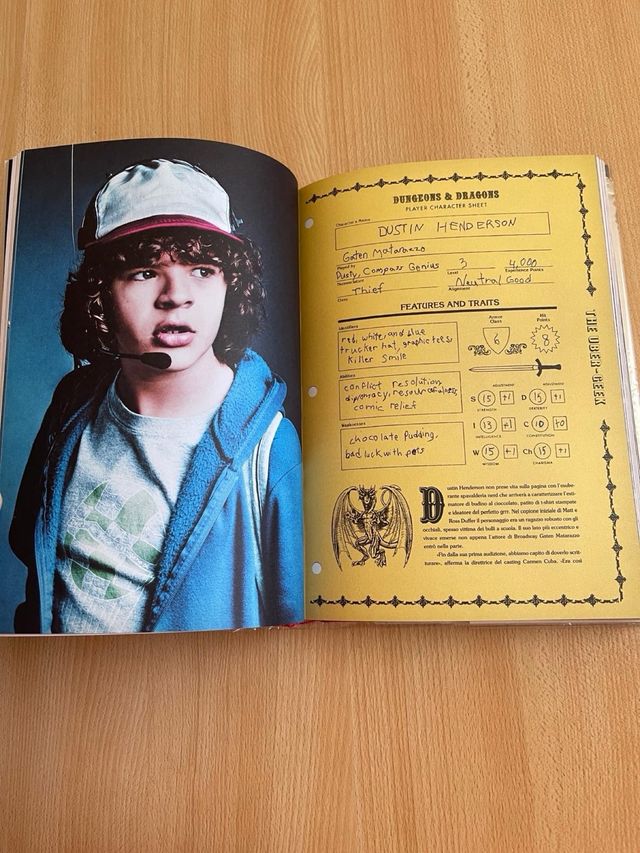 Stranger Things il libro ufficiale serie Netflix