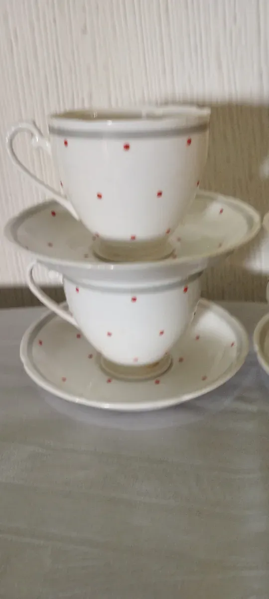 Juego de café/té porcelana fina lunares.