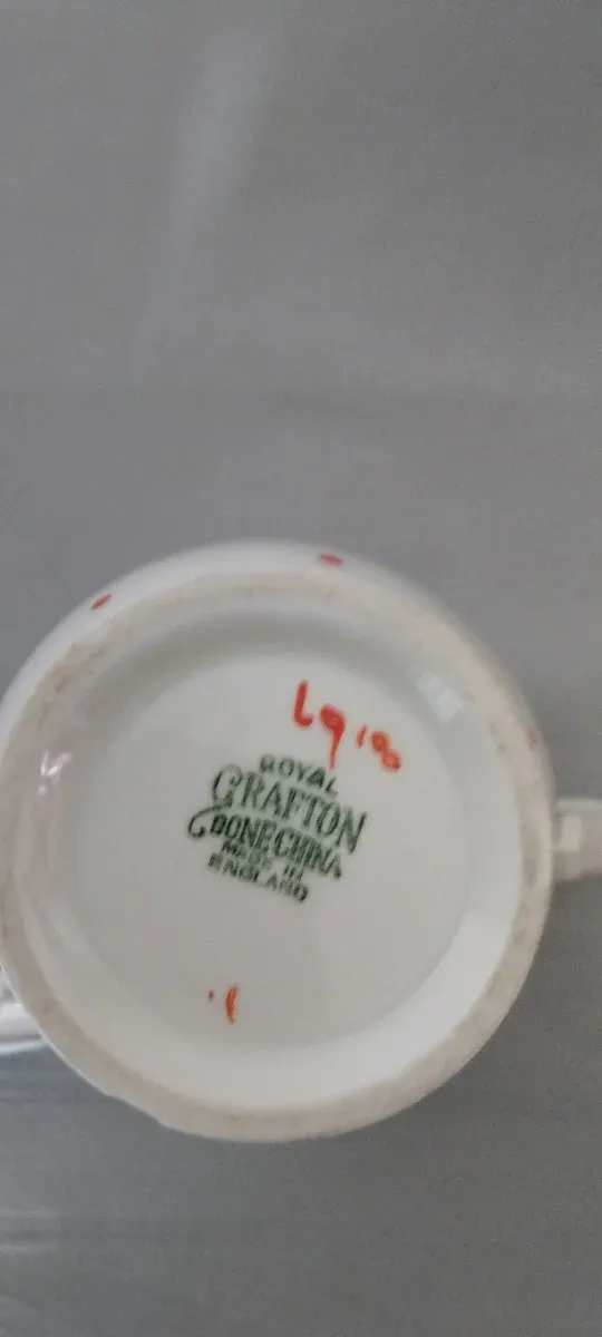 Juego de café/té porcelana fina lunares.