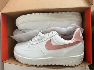 Nike Air Force 1 Blancas y Rosas Talla 40Y 37