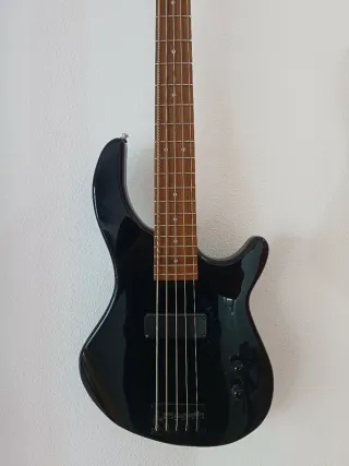 Bajo Eléctrico Dean 5 Cuerdas