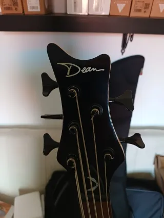 Bajo Eléctrico Dean 5 Cuerdas