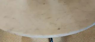 Mesa antigua de madera y mármol