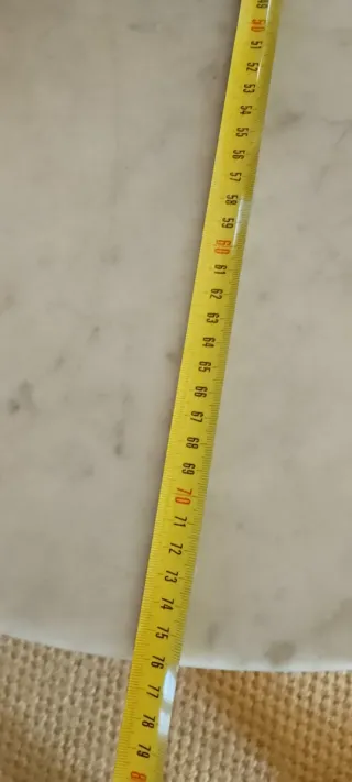 Mesa antigua de madera y mármol