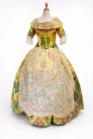 Traje Fallera Talla 42-46 amarillo con manteletas