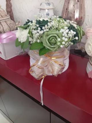 Arranjo de flores artificiales