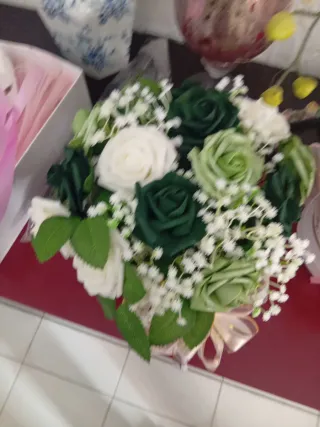 Arranjo de flores artificiales