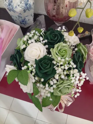 Arranjo de flores artificiales