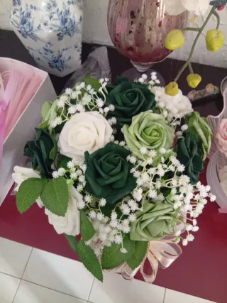 Arranjo de flores artificiales