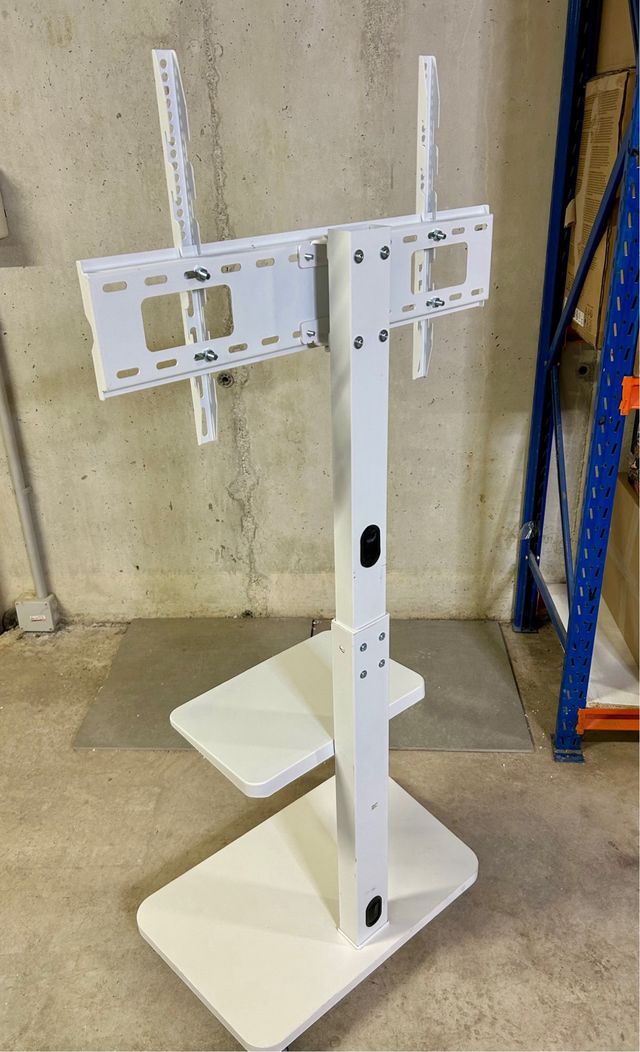 Soporte TV con ruedas y estantes