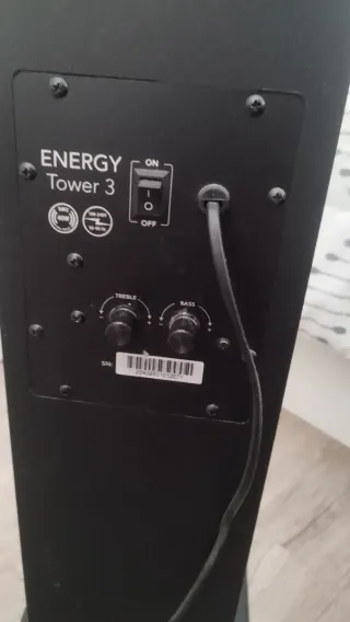 Torre de sonido negra