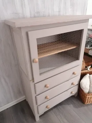 Aparador vitrina restaurado madera y cristal