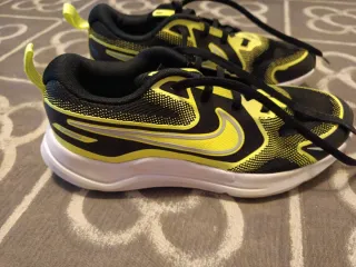 Zapatillas Nike Running Negras y Amarillas