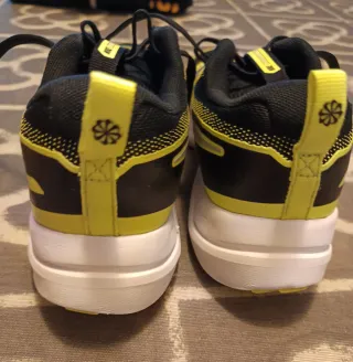 Zapatillas Nike Running Negras y Amarillas