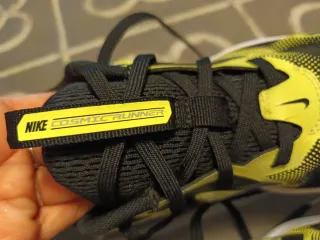 Zapatillas Nike Running Negras y Amarillas