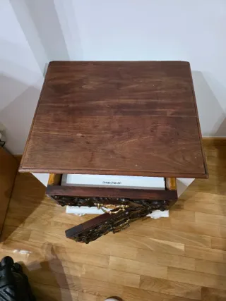 Mesita de noche de madera