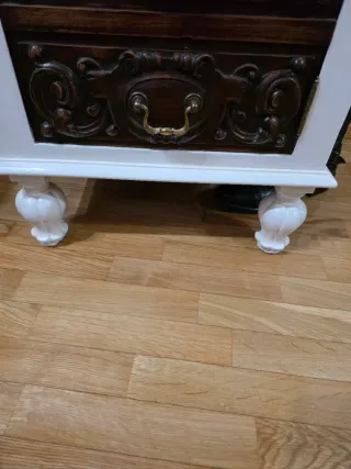 Mesita de noche de madera