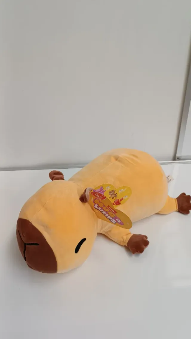 Peluche con peso Zuru  Capibara C4Y0331