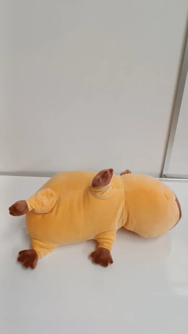 Peluche con peso Zuru  Capibara C4Y0331