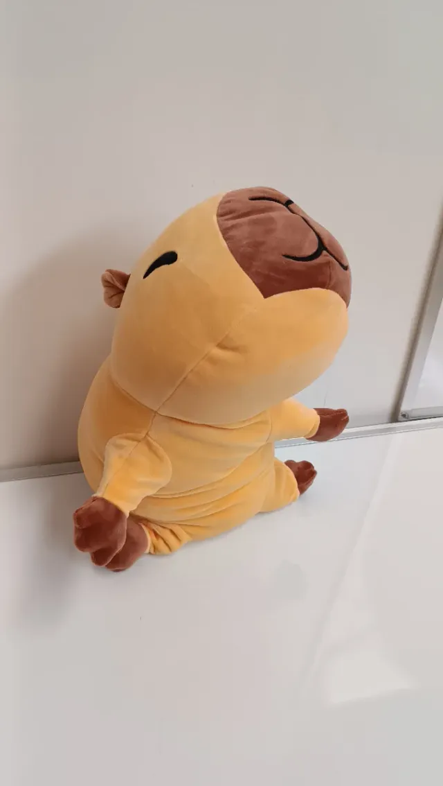 Peluche con peso Zuru  Capibara C4Y0331