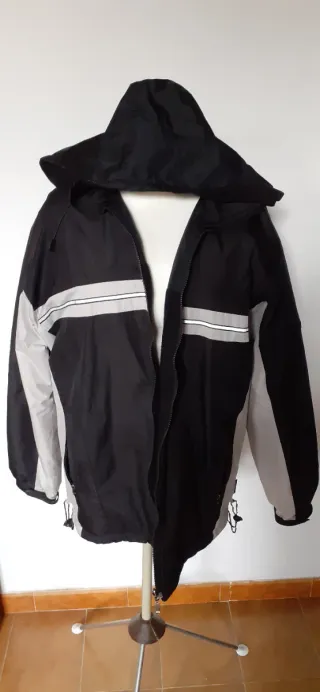 Chaqueta impermeable hombre negra y gris