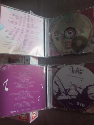 Lote Disney Violetta 2 Puzzles + 2 CDs y DVD