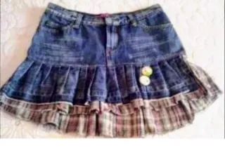 Falda vaquera por detras es mas larga