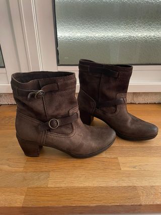 Botín piel marrón con tacón – Vialis