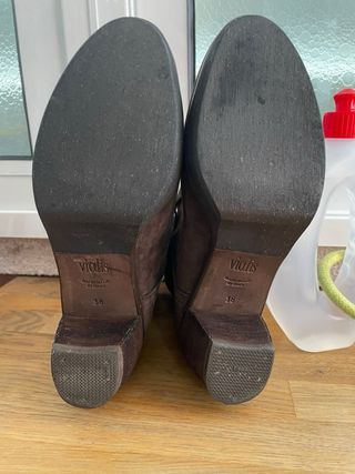 Botín piel marrón con tacón – Vialis