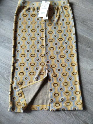 Falda midi Zara M/38 nueva