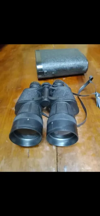 Binocolo nero con custodia