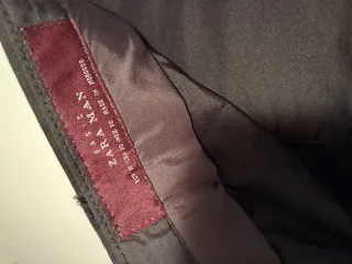 Traje de hombre negro nuevo con etiqueta