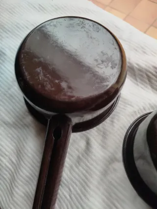 2 mestoli vintage in peltro marrone e blu