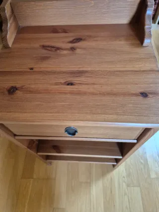 Mesita de noche de madera