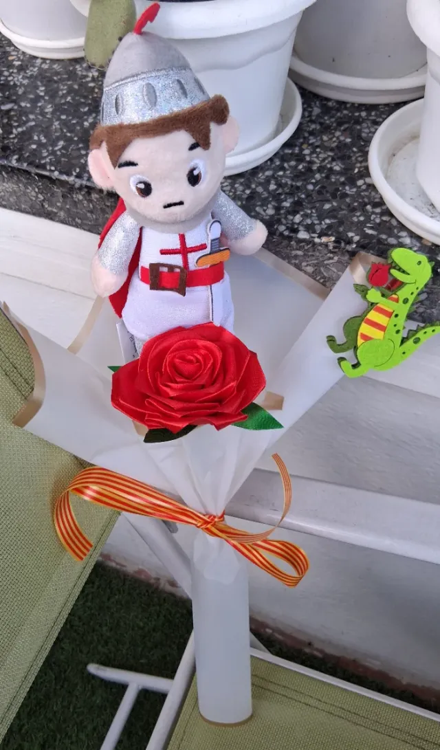 Peluche Sant Jordi con Rosa Roja
