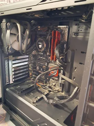 Torre Ordenador Gaming Negra y Gris