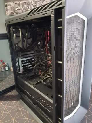 Torre Ordenador Gaming Negra y Gris