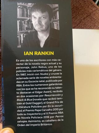 Ian Rankin./ Azul medianoche