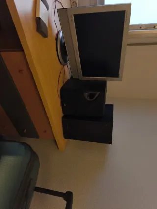 Altavoz JVC y Monitor Samsung