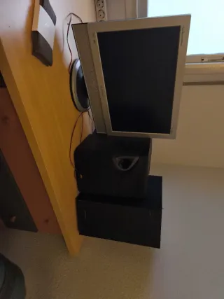 Altavoz JVC y Monitor Samsung