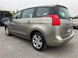 Peugeot 5008 2011