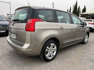Peugeot 5008 2011