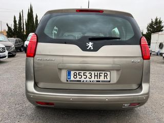 Peugeot 5008 2011