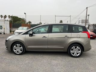 Peugeot 5008 2011