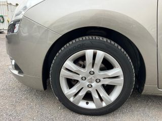 Peugeot 5008 2011